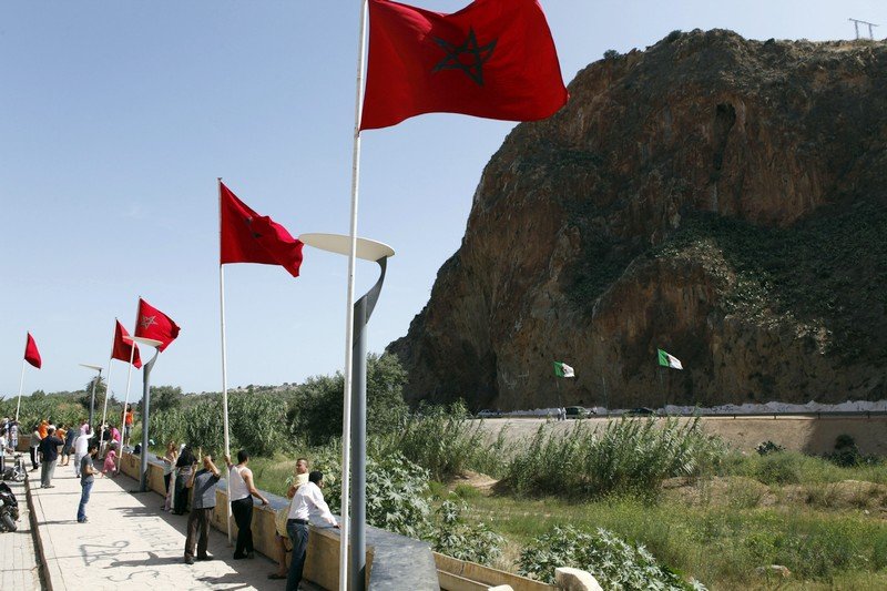 مغاربة وجزائريون يوقعون “نداء المستقبل” لفتح الحدود ومحاربة الكراهية