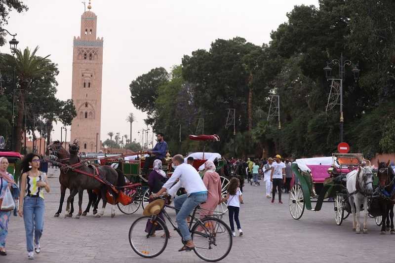 أجواء البهجة تعود بالتدريج إلى جنبات ساحة “جامع الفنا” في مراكش