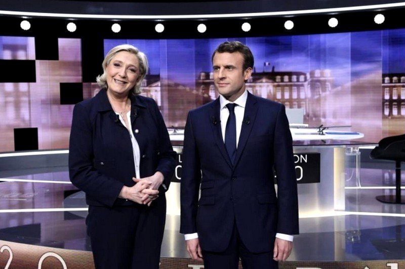 استطلاع يرجح كفة ماكرون في الرئاسيات الفرنسية