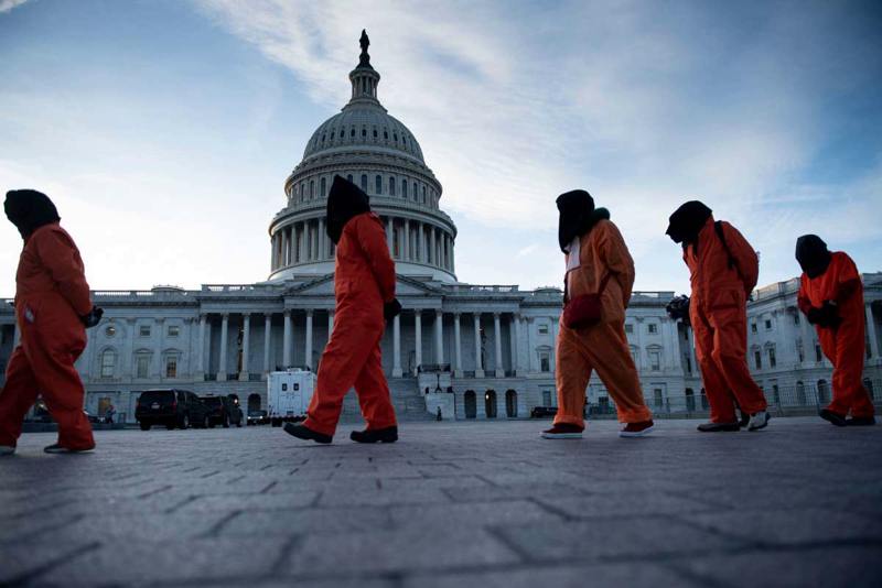 الإبقاء على معتقل “غوانتانامو” يسائل التزام الرئيس الأمريكي بحقوق الإنسان