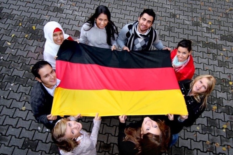 الديمقراطية ونمط الحياة يجذبان المهاجرين المغاربة الشباب إلى ألمانيا
