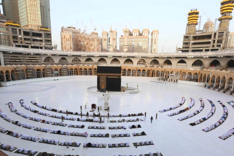 السعودية والإمارات تعلنان الخميس أول أيام العيد