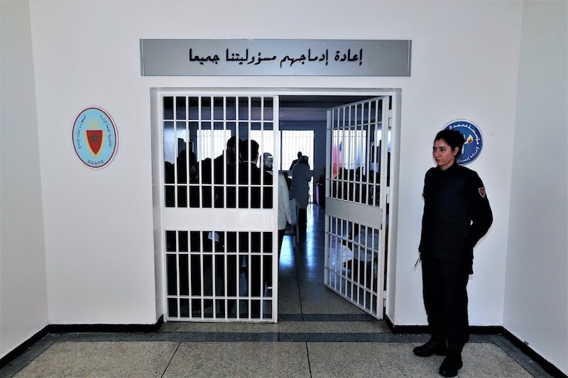 توزيع مشاريع مدرة للدخل على سجناء سابقين