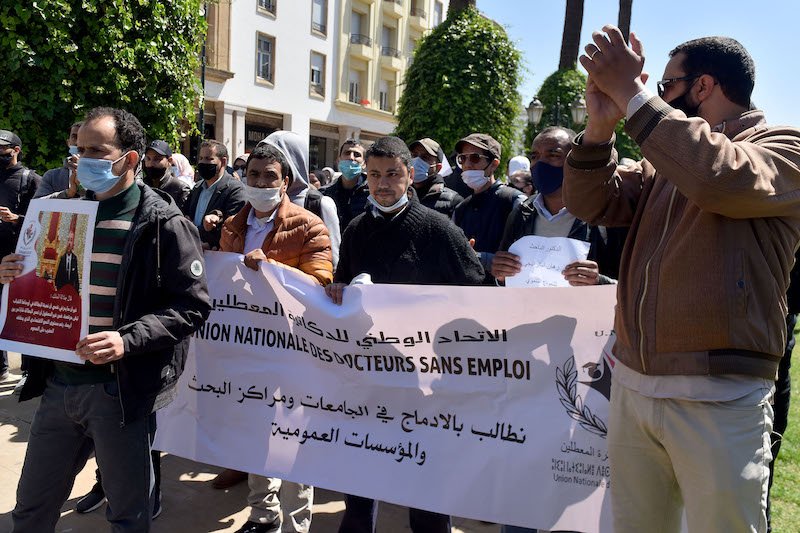 دكاترة يواصلون الاحتجاج أمام وزارة التربية ضد “العطالة وغلق باب الحوار”