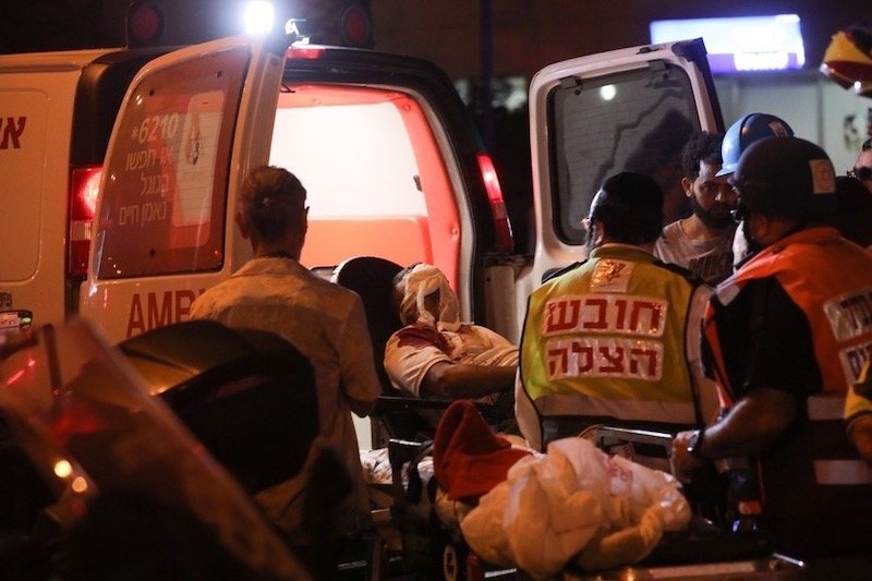 صاروخ من غزة يقتل إسرائيليا قرب تل أبيب