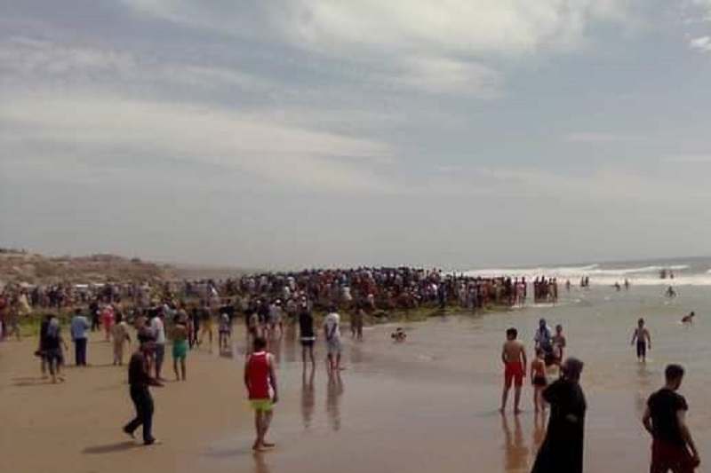 صيادون ينتشلون جثة غريق في شاطئ تيفنيت