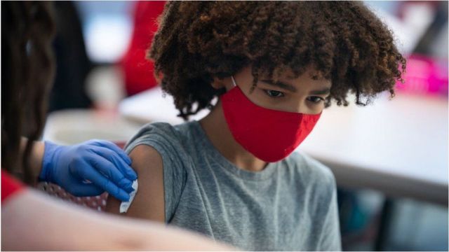فيروس كورونا: هل ينبغي إعطاء اللقاح للأطفال؟
