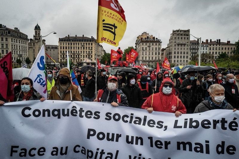 مسيرات حاشدة تجوب شوارع المدن الفرنسية