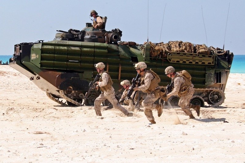 الجيش الأمريكي يحط بالصحراء المغربية وينشر آليات حربية في “المحبس”