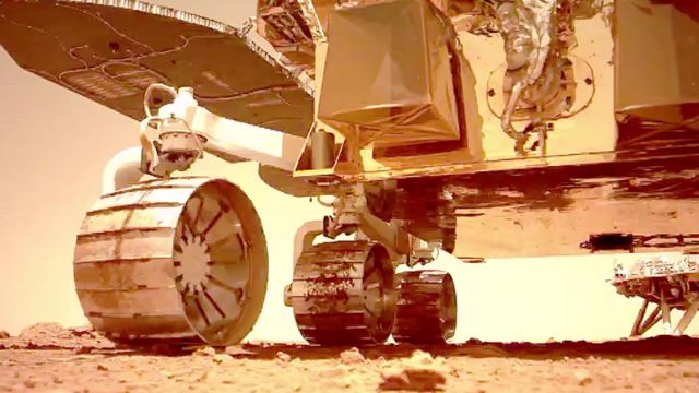 الصين تنشر مقاطع فيديو لمركبتها الفضائية الجوالة تشورونغ على المريخ