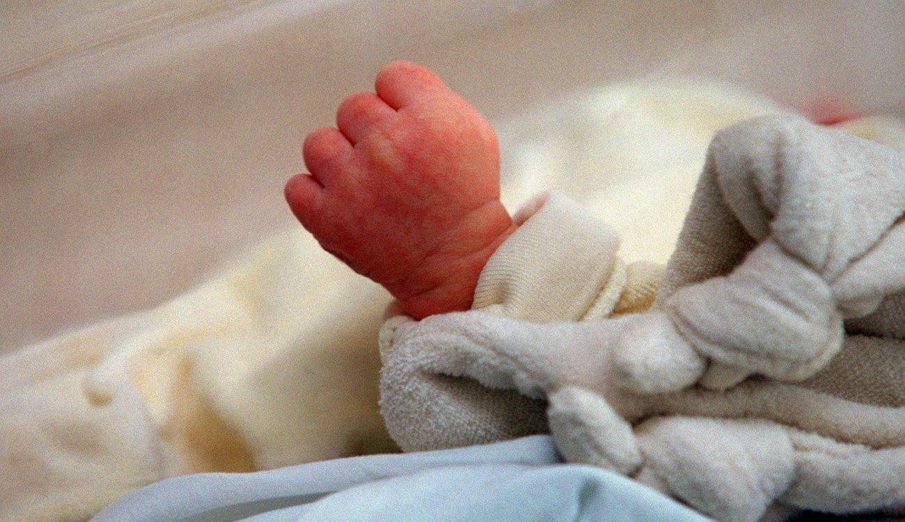 الكشف عن أصغر أم في تاريخ بريطانيا بعد ولادة طفلها