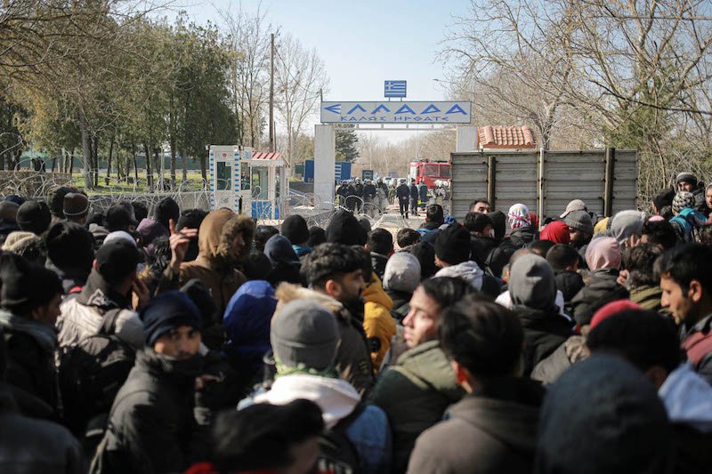 تقرير يكشف تعرض مهاجرين مغاربة لمعاملات قاسية على الحدود الأوروبية