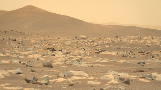 صور رائعة لأول مئة يوم لمركبة ناسا الفضائية بيرسيفرانس على سطح المريخ