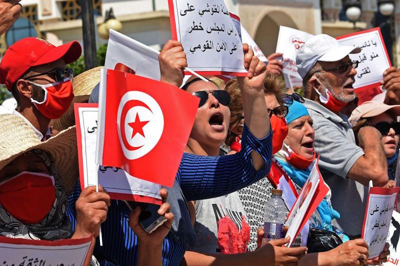 مسيرة تدين “ديكتاتورية الإخوان” بشوارع تونس