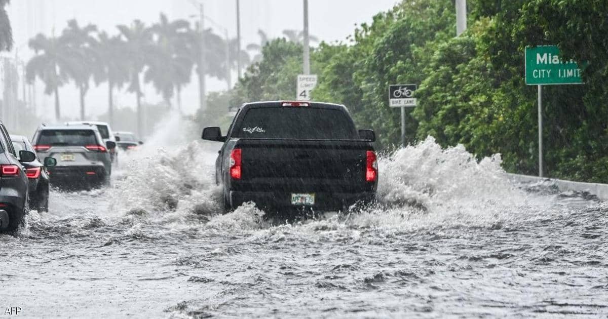 العاصفة “إلسا” تشتد وتتحول لإعصار مع اقترابها من فلوريدا