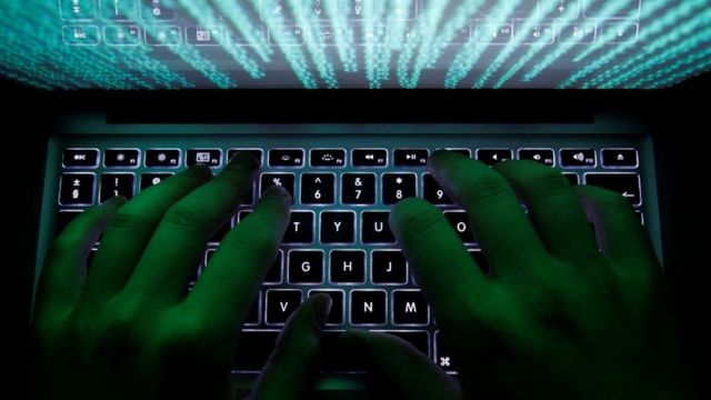 القرصنة الإلكترونية: هجوم إلكتروني “موسع” يطال نحو 200 شركة أمريكية