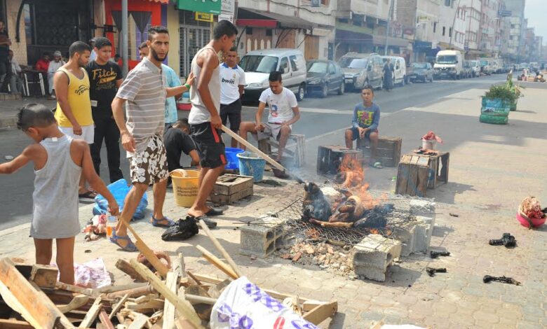 جماعة طنجة تمنع شيّ رؤوس الأضاحي في الأزقة و الأحياء