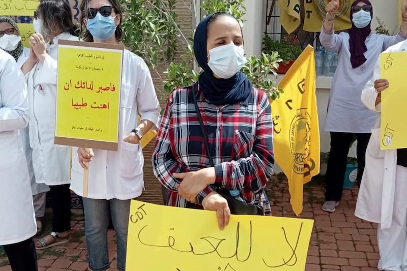 وقفة احتجاجية تندد بالاعتداء على طبيب في فاس