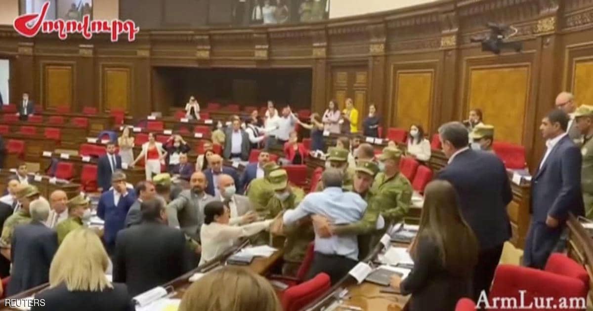 فيديو.. عراك جماعي بين النواب في البرلمان الأرميني