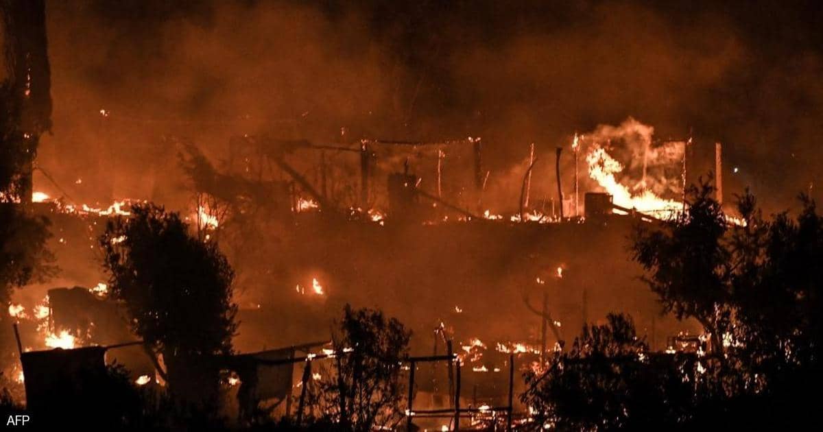 حريق كبير بمخيم للمهاجرين في جزيرة ساموس اليونانية