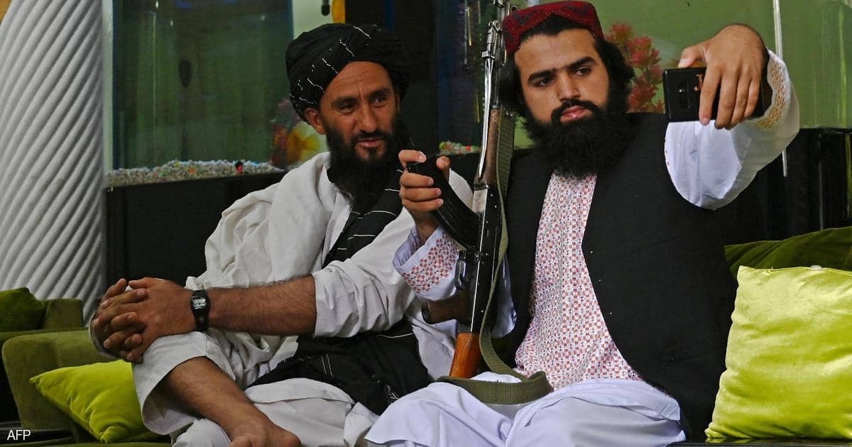 طالبان توبخ مقاتليها.. توصية بترك “السيلفي” والملابس الفاخرة