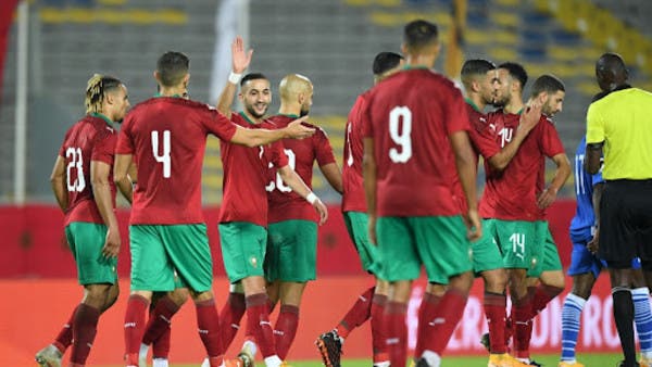 لاعبو منتخب المغرب يحتفلون بالهروب من غينيا