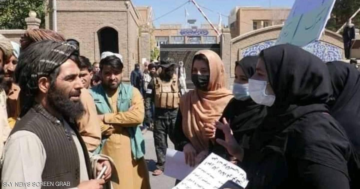“لسنا خائفات”.. أفغانيات يتظاهرن ضد حكومة طالبان
