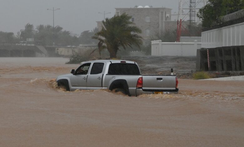 الإعصار شاهين يدخل اليابسة في عُمان وأنباء عن قتلى ومفقودين