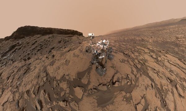 مركبة كيوريوسيتي تحتفل بالذكرى السنوية التاسعة لها على المريخ