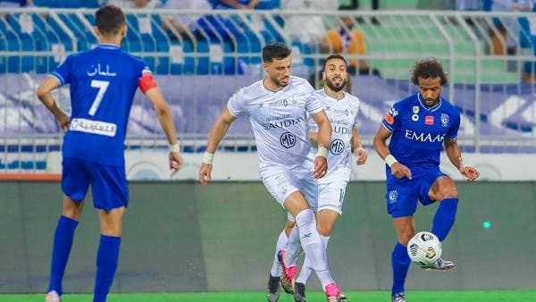 نشوة الأهلي تصطدم بقوة الهلال في كلاسيكو مثير