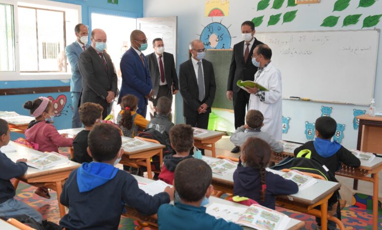 وزير التربية يقوم بزيارة ميدانية للوقوف على سير العملية التعليمية التعلمية
