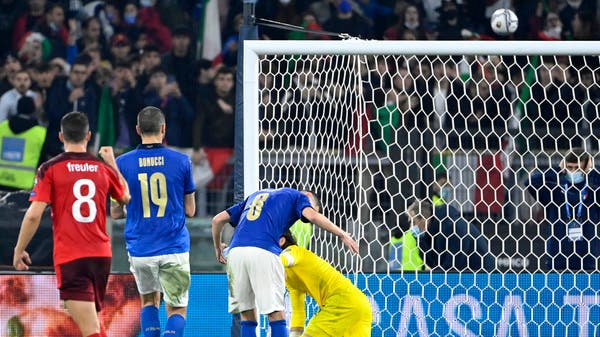 إيطاليا تُعقد تأهلها المباشر بالتعادل مع سويسرا