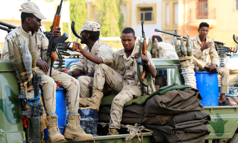 الجيش السوداني يفرج عن أربعة وزراء من الحكومة الانتقالية