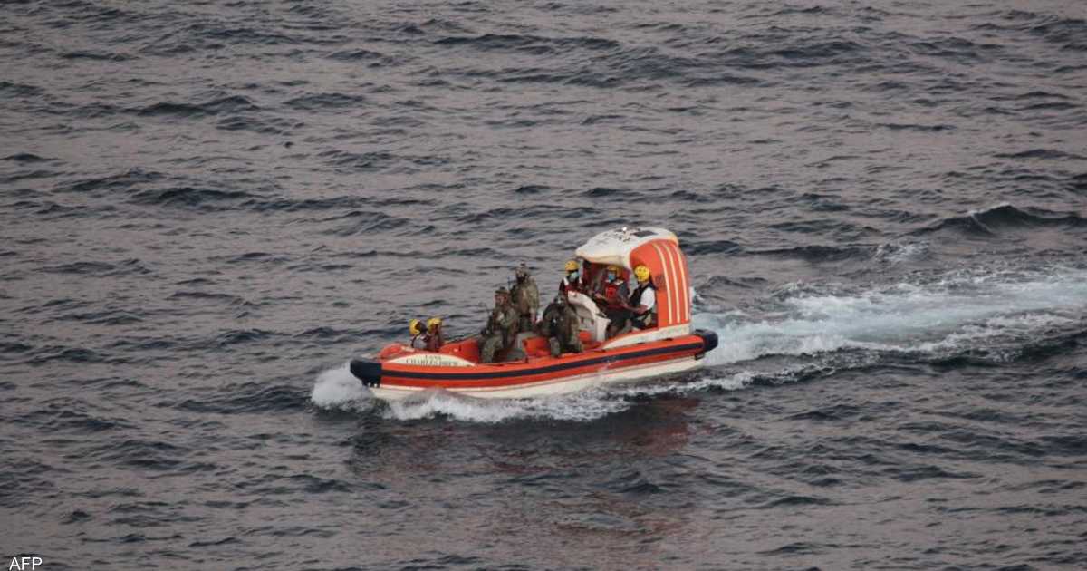 البحرية الأميركية تنقذ 5 مهربي مخدرات إيرانيين بخليج عمان