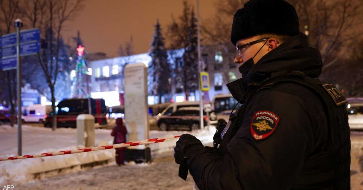بسبب الكمامة.. مسلح يقتل شخصين في مركز خدمة عملاء في روسيا