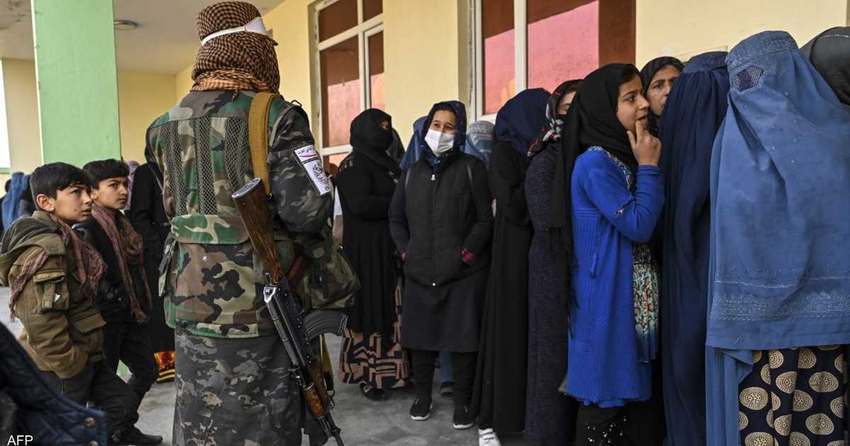 قرار جديد من طالبان بحق النساء.. تحذير من الرحلات الطويلة