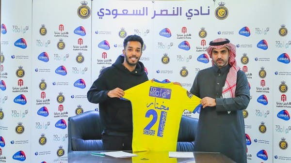 النصر يعلن تجديد عقود ثلاثي الفريق الأول