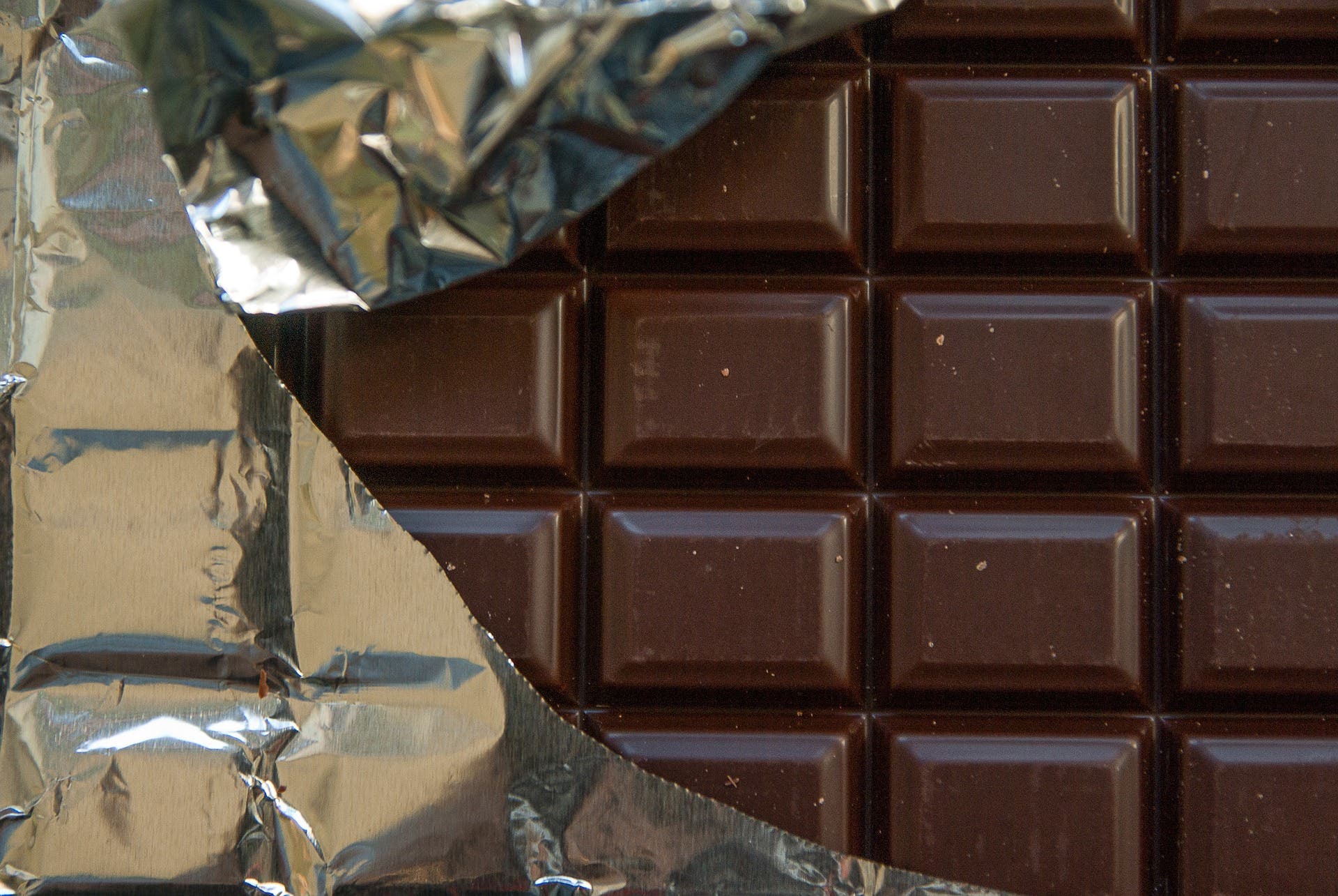 دراسة تفجر مفاجأة حول علاقة الشوكولاتة بالصداع النصفي!