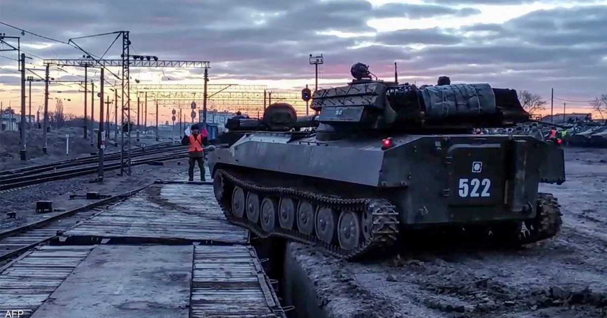 أوكرانيا ترصد 60 انتهاكا عسكريا.. ودبابات روسية تنسحب