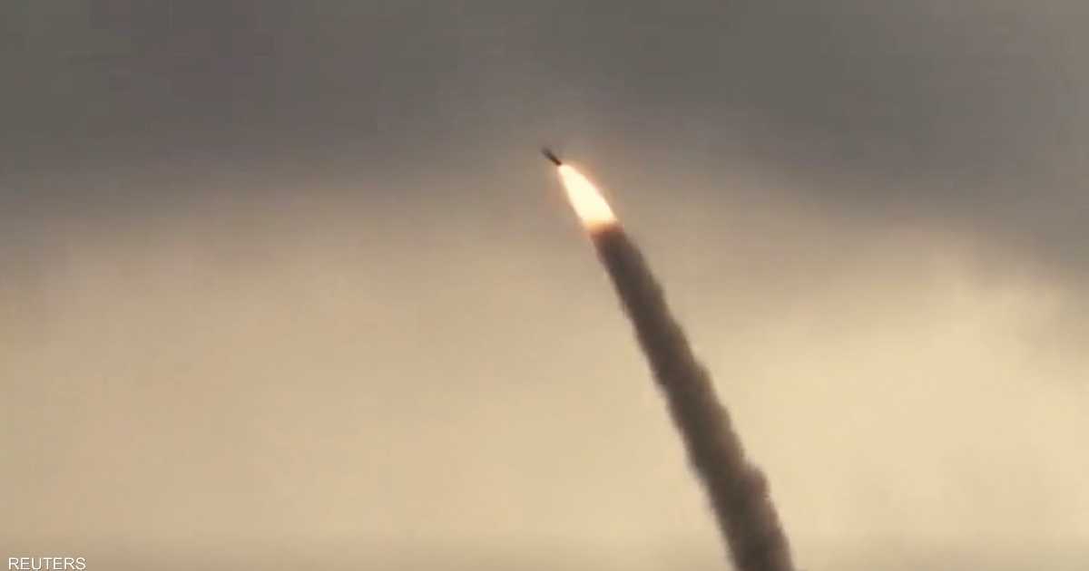 إيران تكشف عن صاروخ مداه 1450 كيلومترا