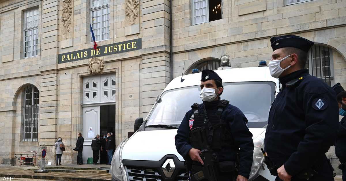 باريس.. إطلاق النار على رجل هاجم شرطيا بسكين