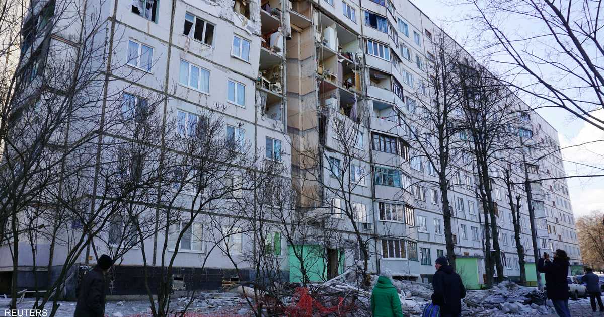 بالفيديو.. دمار كبير لمبنى سكني تعرض للقصف الروسي في خاركيف