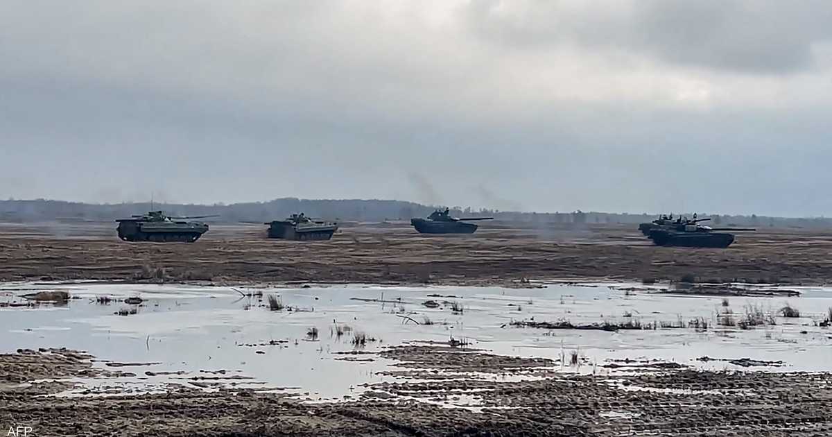 روسيا تعيد بعض القوات إلى قواعدها في مناطق قرب أوكرانيا