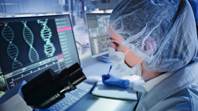 الجينات الوراثية: وصف أدوية بما يتناسب مع الحمض النووي للمريض يبشر بـبدء “عصر جديد في الطب”