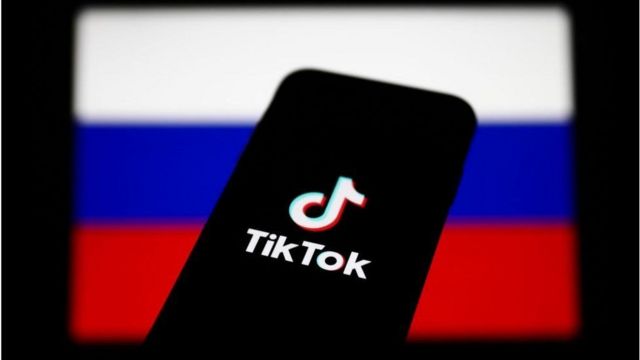 الغزو الروسي لأوكرانيا: لماذا قرر تيك توك وقف البث المباشر وتحميل مقاطع جديدة من روسيا؟