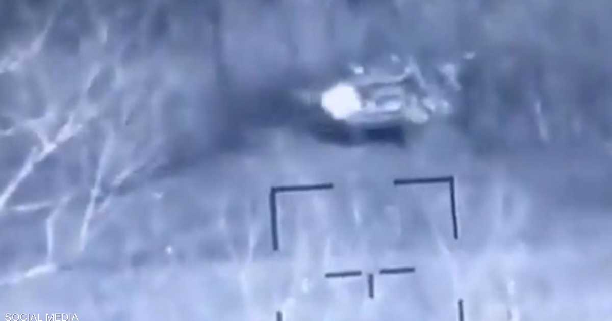 بالفيديو.. صاروخ أوكراني موجه يتتبع دبابة روسية ويدمرها