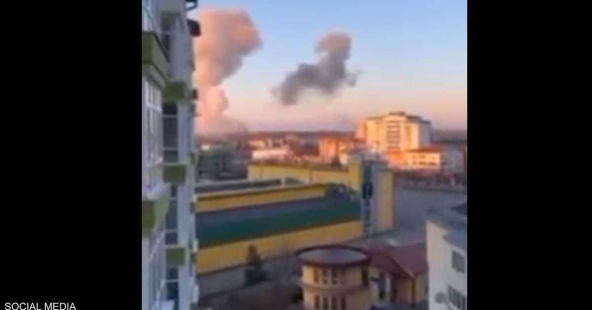 قصف روسي على مطارين في أوكرانيا.. وفيديوهات توثق الهجوم