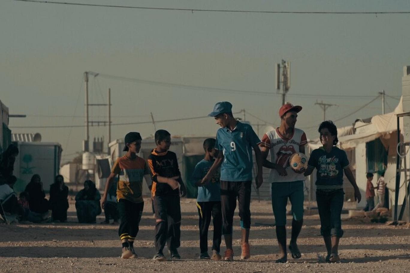 مغني الراب الشهير ويجز يغني في “كباتن الزعتري” لدعم اللاجئين
