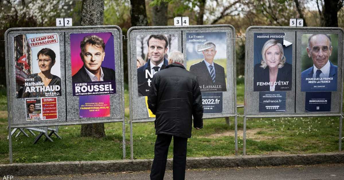الانتخابات الفرنسية.. المنافسة تحتدم بين ماكرون ولوبان