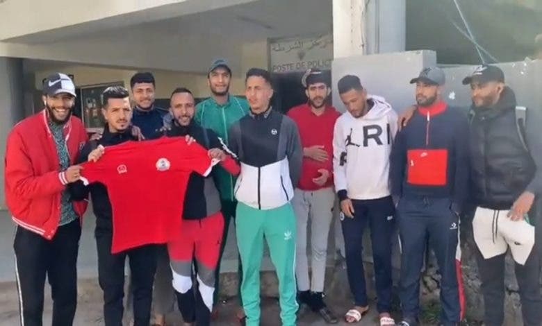 بالفيديو.. لاعبو فريق بالهواة يتهمون رئيسهم ب”بيع الماتش” و يطالبون بالتحقيق